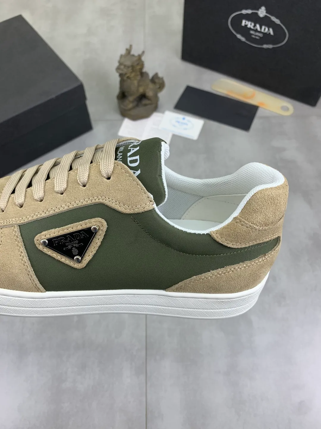 Men's Men's Shoes💰P440💰[New Style] The latest classic model of high-quality PRADA breathable and comfortable men's shoes has been launched on the official website in 1:1 reproduction, synchronized in Hong Kong counters and on the same catwalk; all made of calfskin with breathable mesh fabric ➕Imported soft and comfortable sheep Leather lining, 🍡🍡original 1:1 rubber outsole, non-slip and wear-resistant; comfortable to wear, attractive style, fine workmanship, and simple and neat shoe last, showing a man's courage and toughness, 👍size 38 to 44; 5️⃣colors🉑️ to choose from